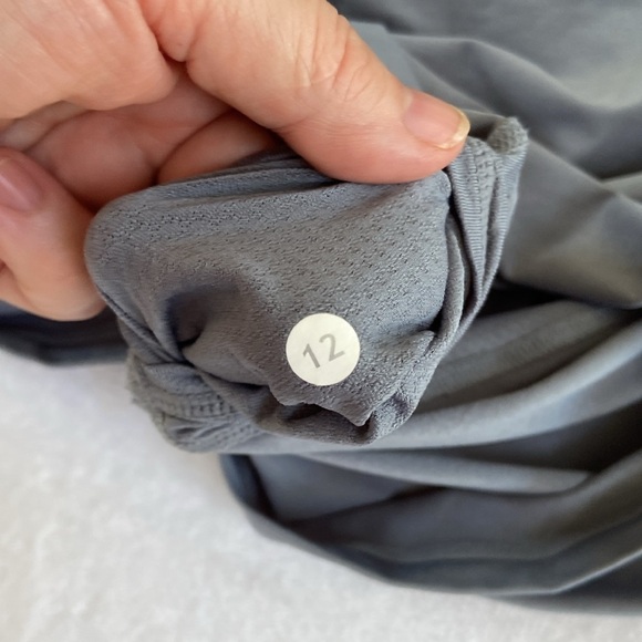 Lululemon Gray Women's Long Sleeve - Picture 6 of 6